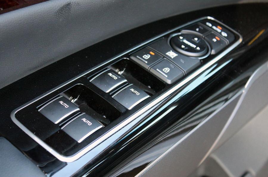  Kia K900 V8 2015 года  (фото 35 из 44)